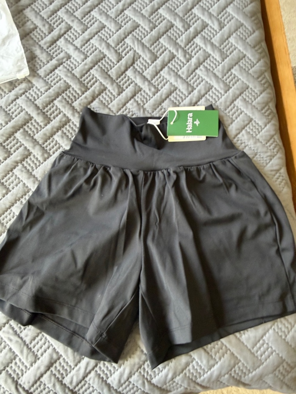 HALARA Black High-Waist Short with Built-In bike short
Black, XS, brand new